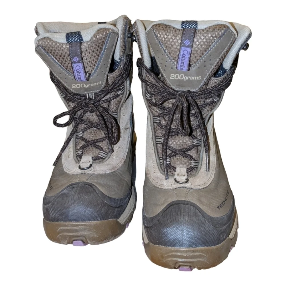 COLUMBIA 200 grams tan and blue insulated hiking boots,size 7, Outdoor